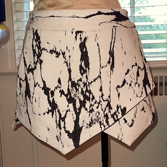 Design lab skort wcrossover flap NWOT XS - Picture 1 of 10